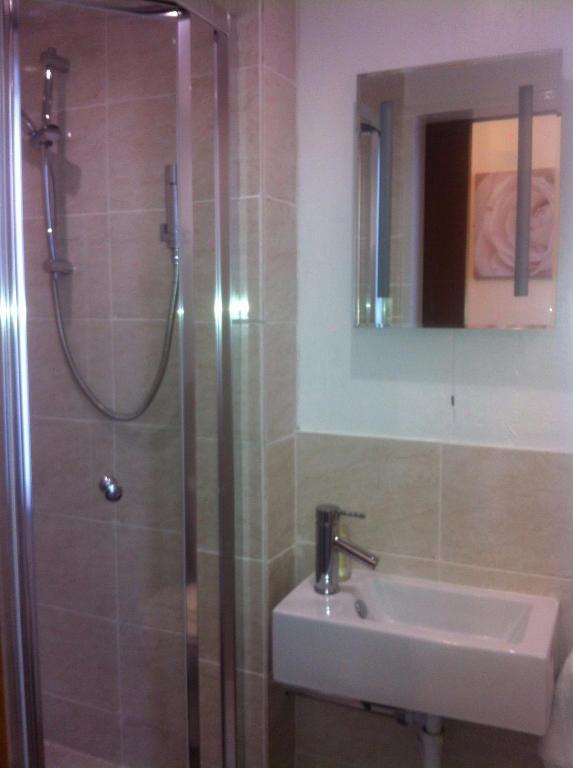 Adelaide House Hotel Luton  Room photo